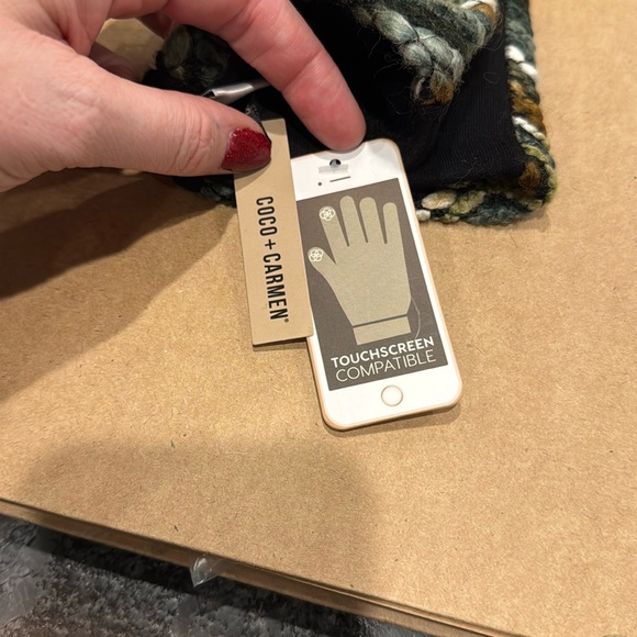 Colorful Knit Gloves - Picture 4 of 4